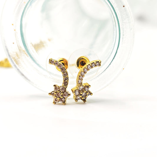 Gold Floral Spark Necklace Set – Elegant Bloom Design with American Diamonds