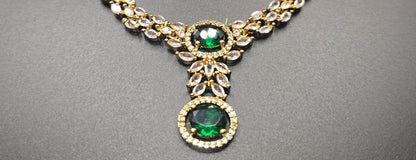 Jewelry set with necklace and earrings 