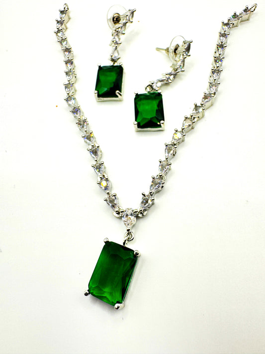 Emerald Green Radiance Necklace Set – Classic Glamour in Silver